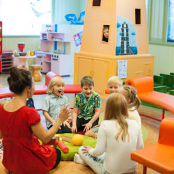 Ettevalmistused avatud mänguväljadeks lastemuuseumis_foto yulia Bogacheva 2018 (2)